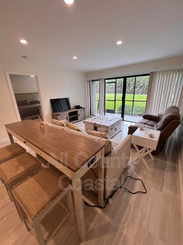 West Palm Beach Condo: 2500 Presidential Way Apt 103,