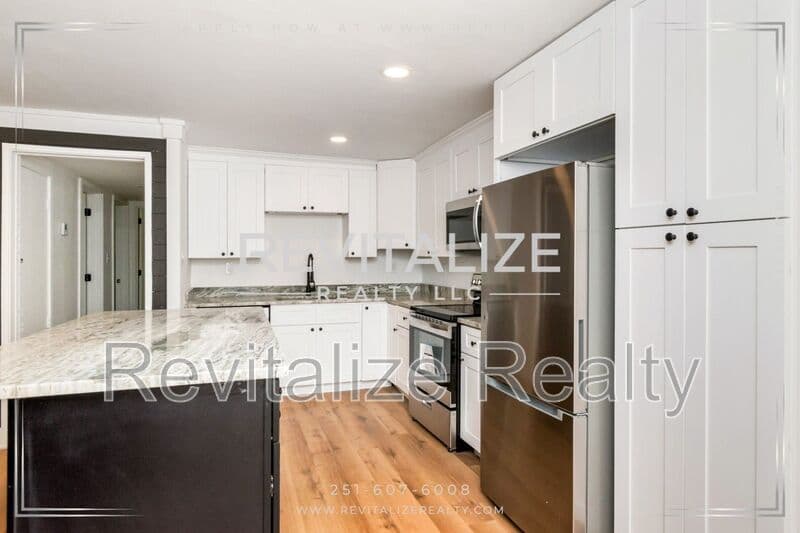 Mobile House: 2365 Sybel Drive