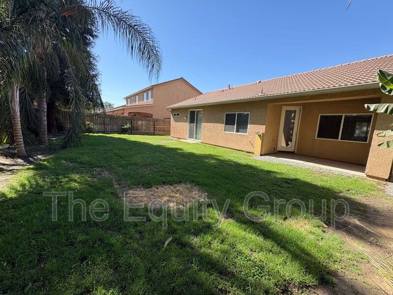 Tulare House: 1486 Firestone Dr