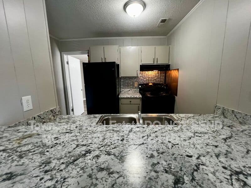 Fayetteville House: 5858-D Century Oaks Drive