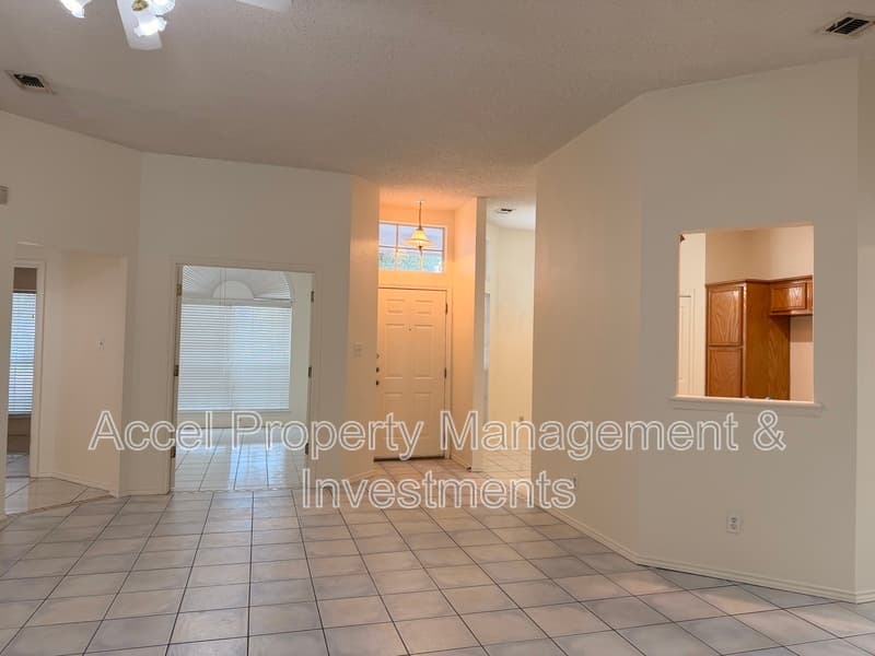 McAllen House: 6617 N. 40th