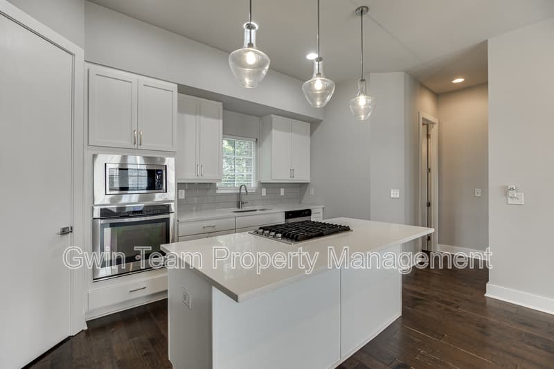 Atlanta Townhome: 721 Taylor Ct