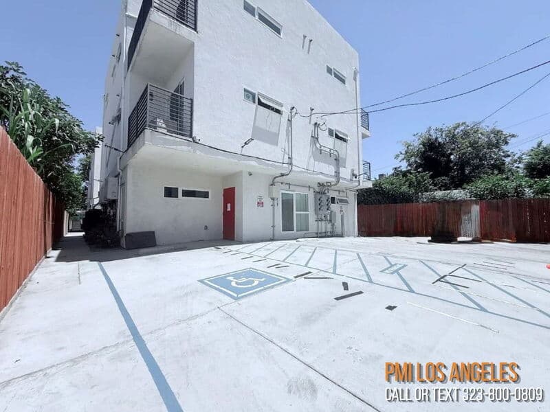 Los Angeles Condo: 1258 Leighton Avenue