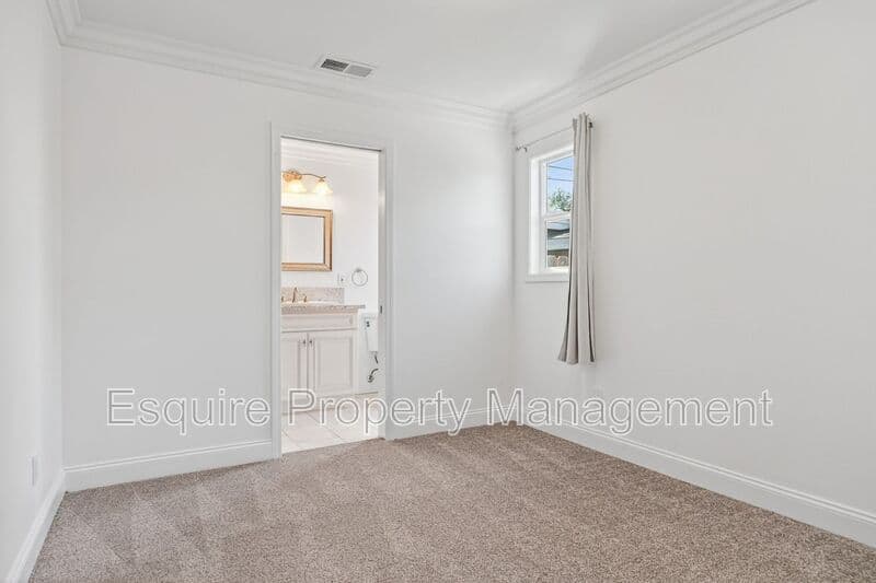 VENTURA Condo: 1218 N. OLIVE ST