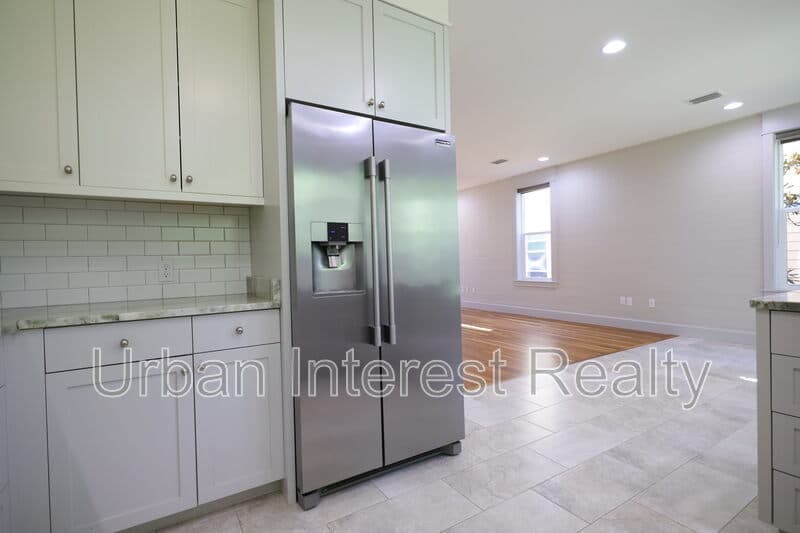 Freeport Townhome: 47 Palm Street