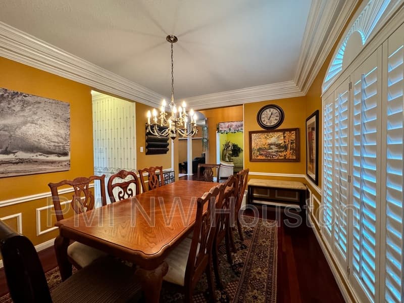 Houston House: 9303 Bent Spur Ln