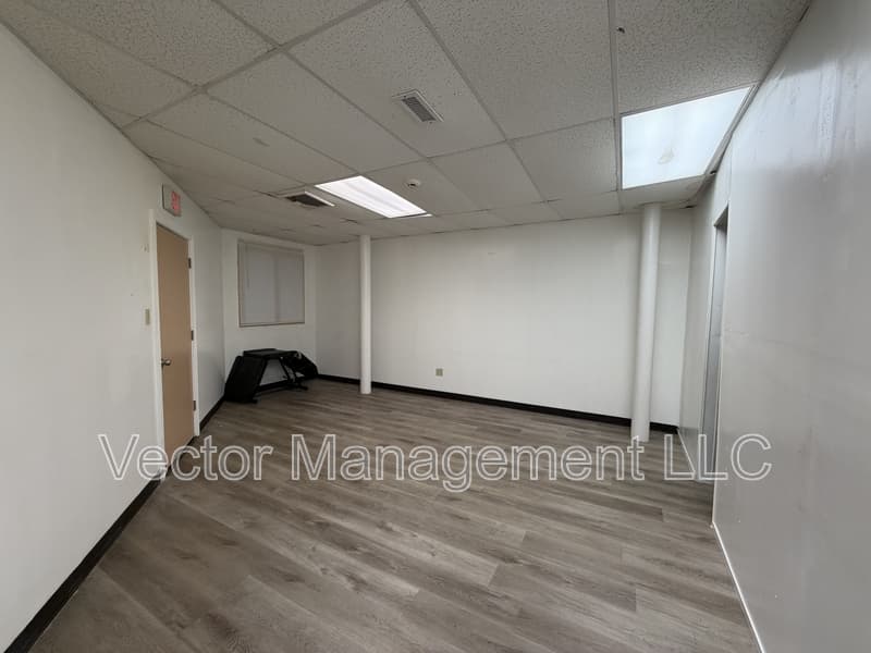 Hamden Condo: 1158 Dixwell Avenue - Team Mall - D