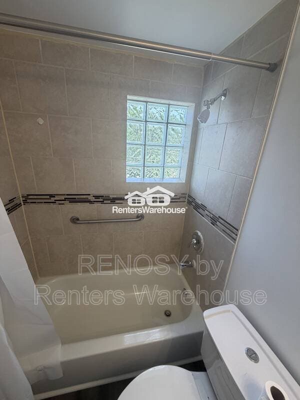 Dundalk House: 2067 Larkhall rd