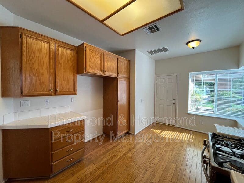 Simi Valley House: 634 Twin Peaks Ave.