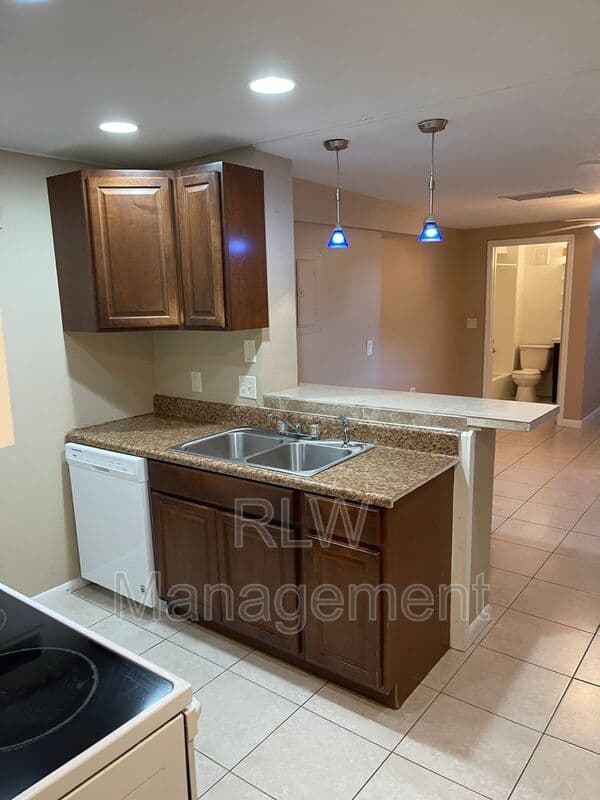 Eustis Condo: 206 Osceola Ave