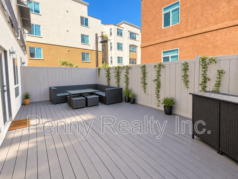 San Diego Condo: 5540 Lindo Paseo