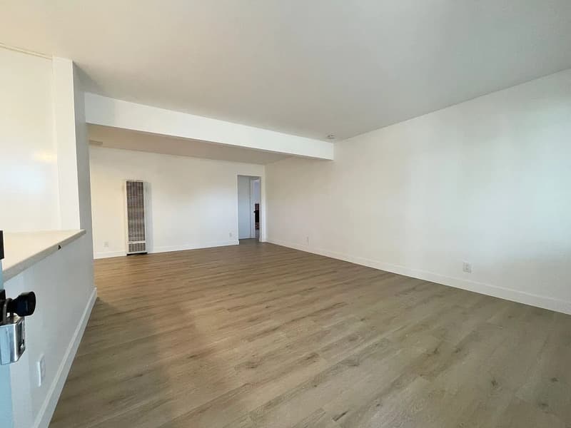 Oxnard Condo: 241 Chester Way