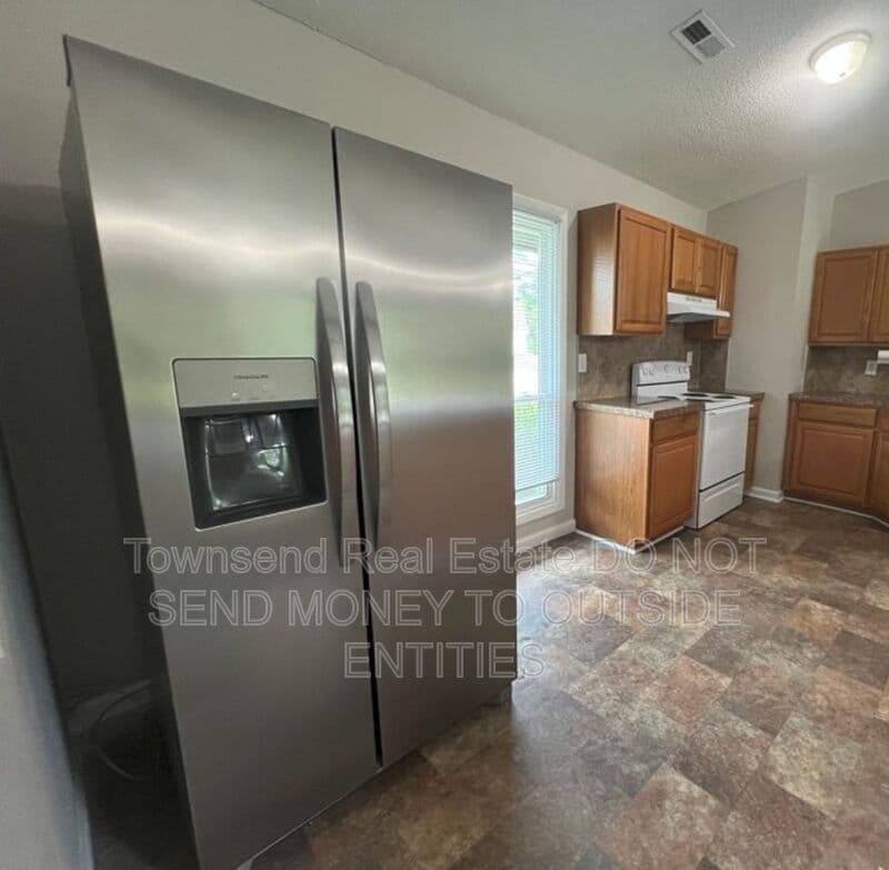Fayetteville House: 612 Missenburg Ct.