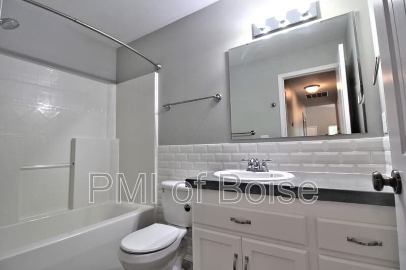 Caldwell House: 306 Pietra Way