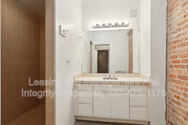 New Orleans Condo: 909 Lafayette Street