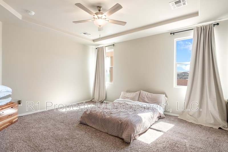 Los Lunas House: 3771 Santa Fe Trail