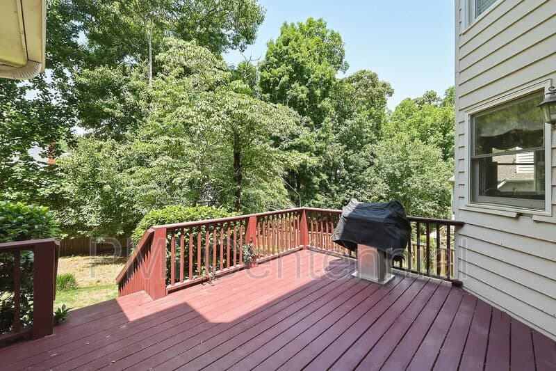 Alpharetta House: 120 Creekside Park Dr