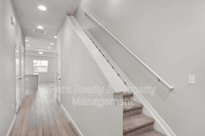 Aurora House: 2631 Sable Blvd