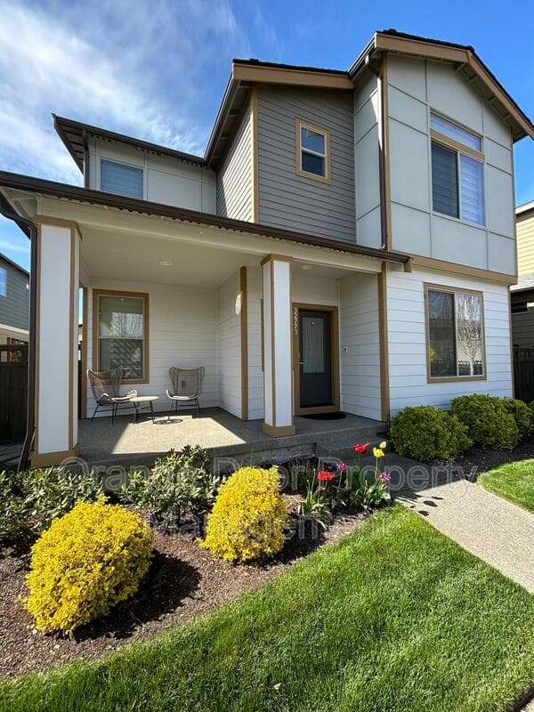 Black Diamond House: 32773 Maple Avenue Southeast