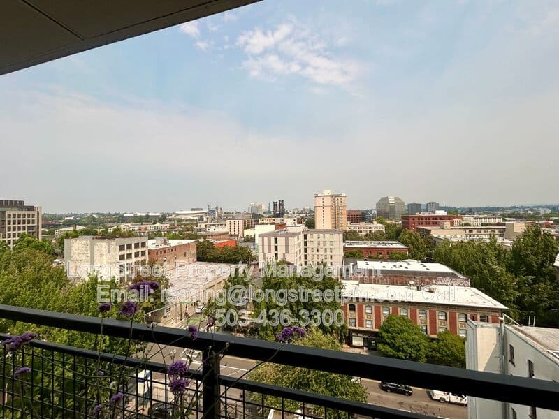 Portland Condo: 300 NW 8th Ave