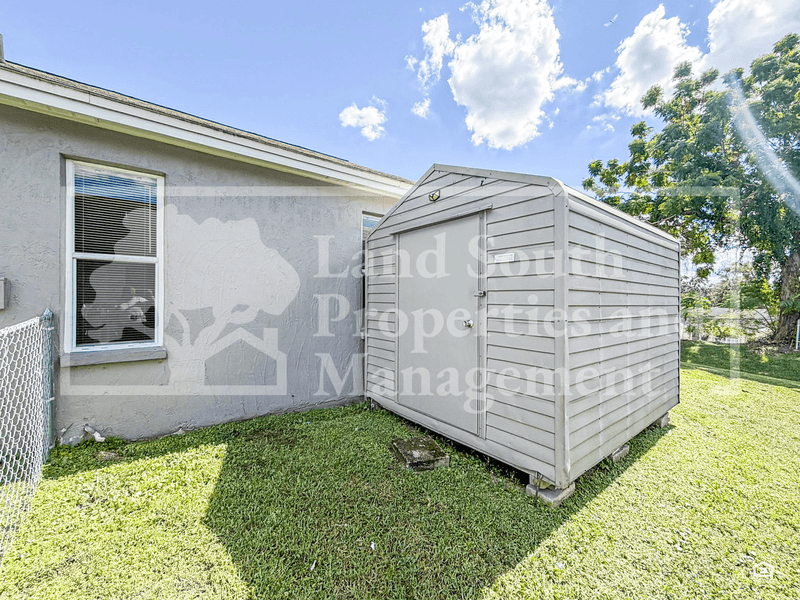Lakeland House: 428 Emerald Cove Loop