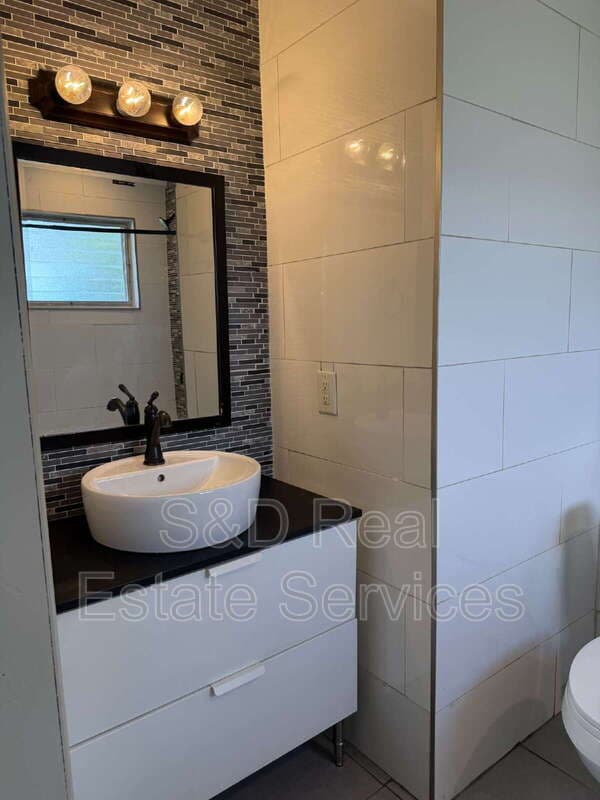 Lakeland House: 3003 Venice Way