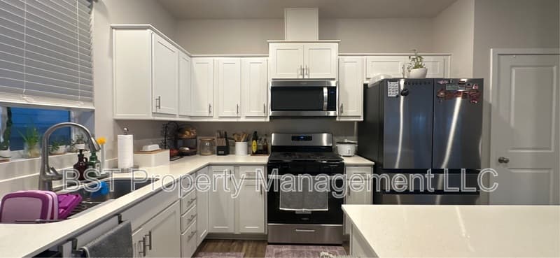 Salem House: 477 Himalaya Street Northeast