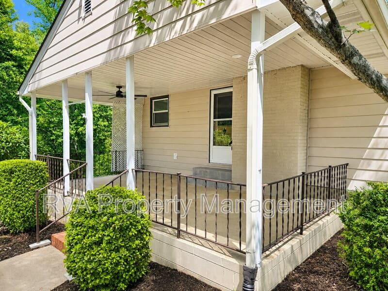 Mechanicsville House: 4476 Country Walk Lane