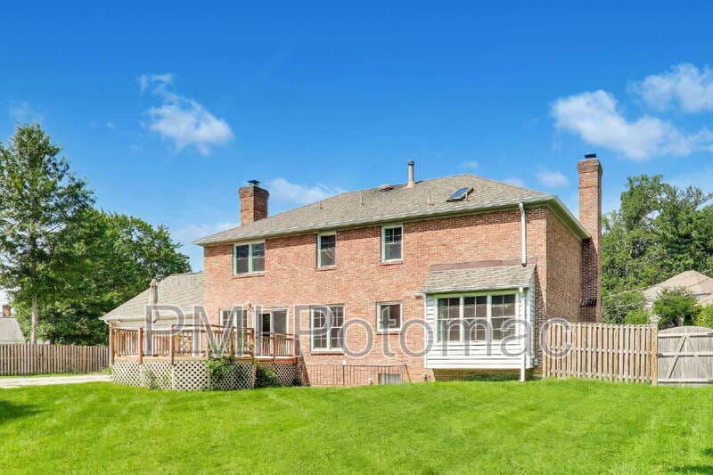 Potomac House: 7724 Fontaine Street