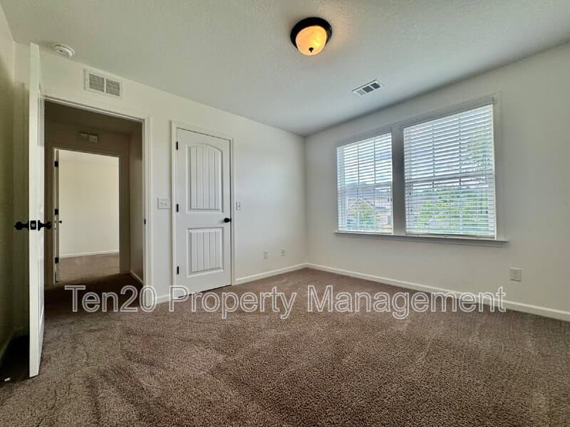 Columbus House: 5037 Lexington Lane