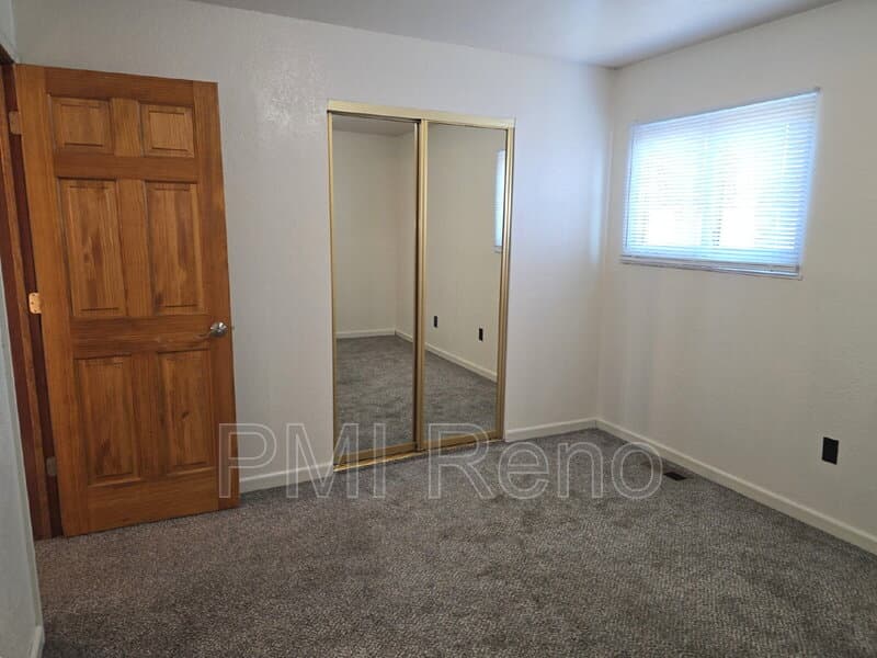 Sparks House: 977 Tyler Way