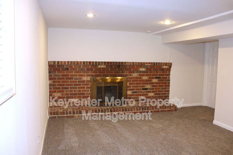 Clinton House: 5245 West Boniwood Turn