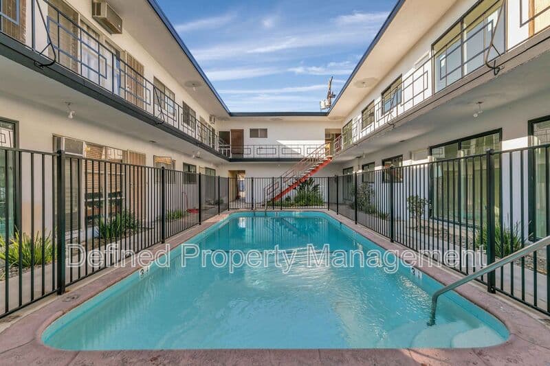 Los Angeles Condo: 8355 Blackburn Ave