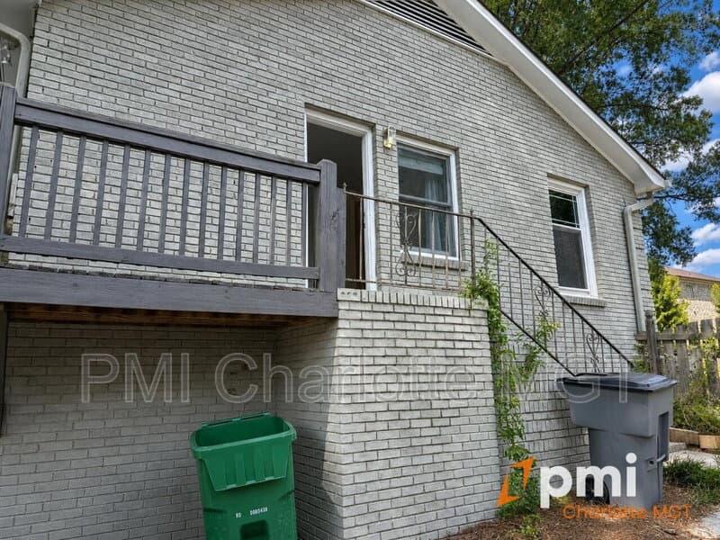 Charlotte House: 1140 Bevis Dr