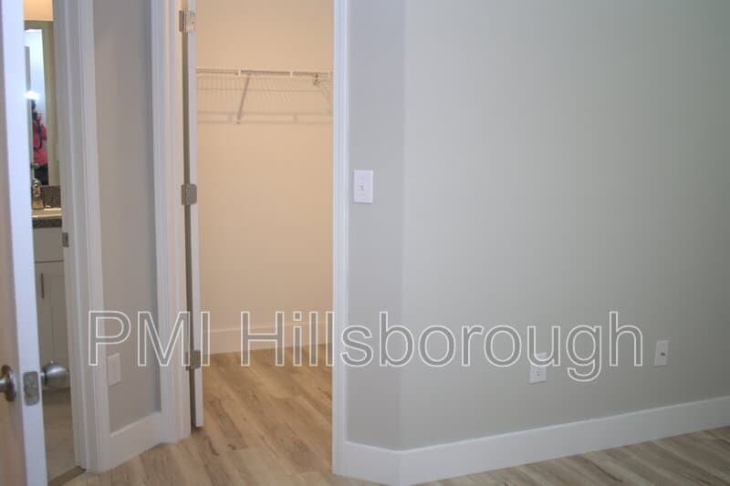 Riverview House: 11871 Dumaine Valley Rd