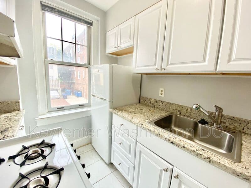 Washington Condo: 2410 20th St, NW