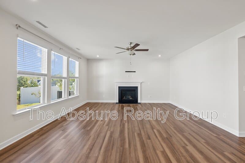 Fuquay-Varina House: 1511 Woodland Knoll Court