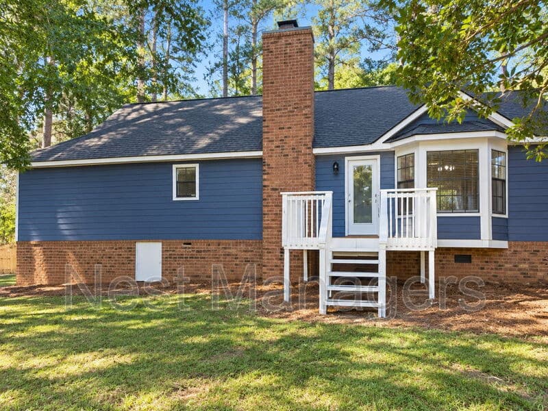 Fayetteville House: 737 Maxine Street