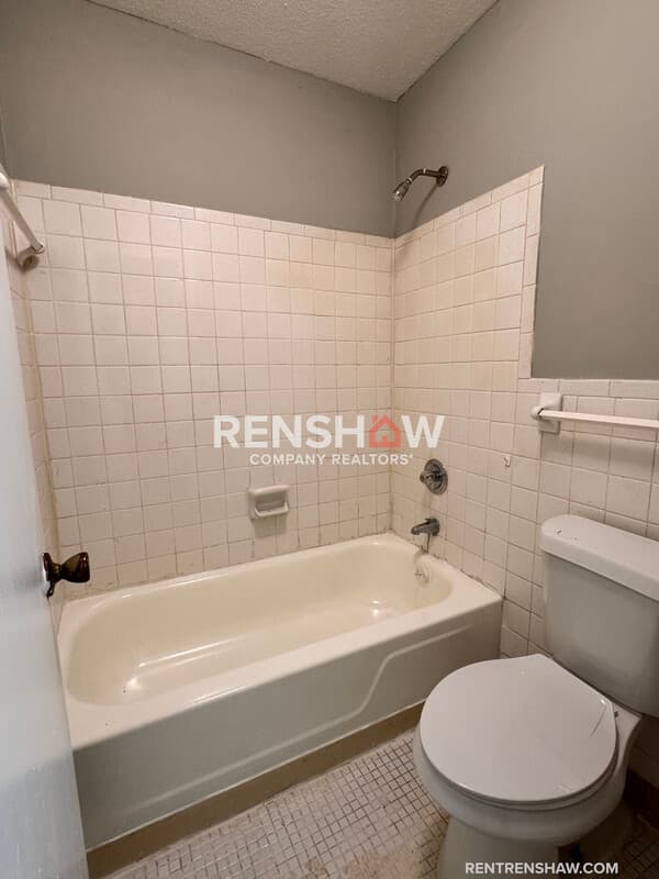 Memphis Condo: 3228 S Mendenhall Rd 2b