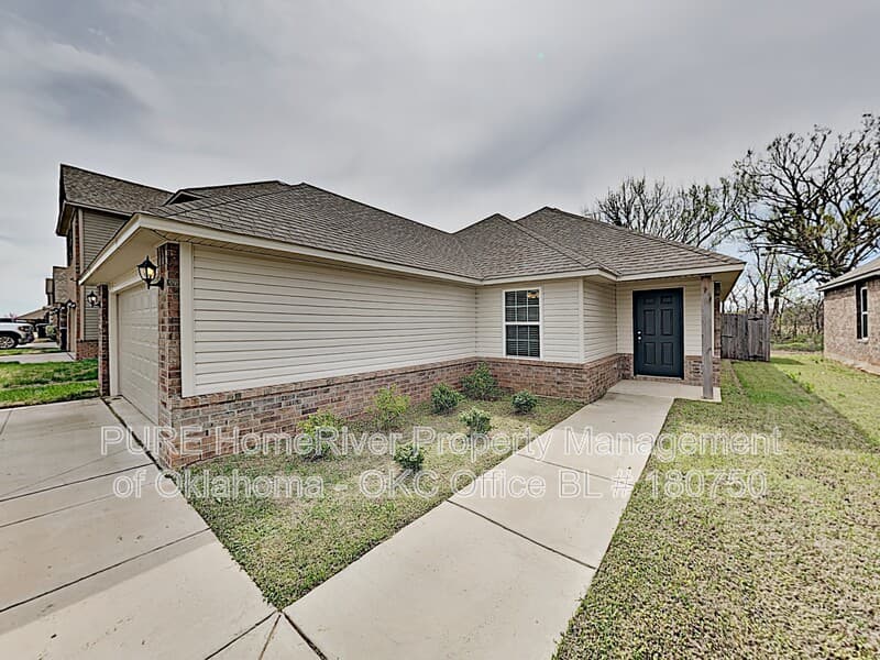 Yukon House: 9304 NW 70th St