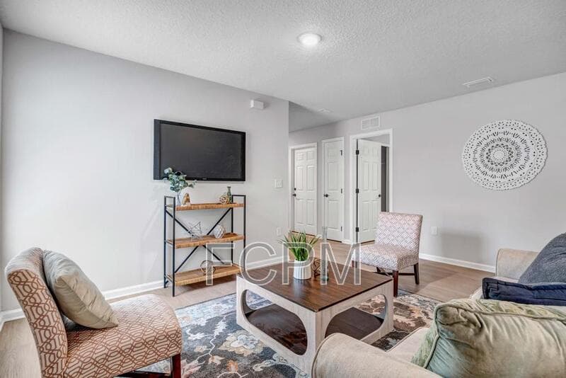 Jacksonville House: 5460 Amazon Ave