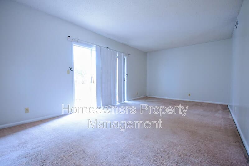 Fayetteville House: 599 Winding Creek Rd