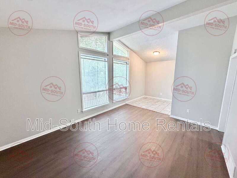 Memphis Townhome: 2282 Theda Ave