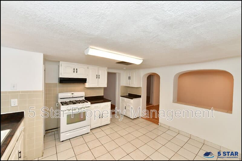 El Paso House: 7817 West Dr