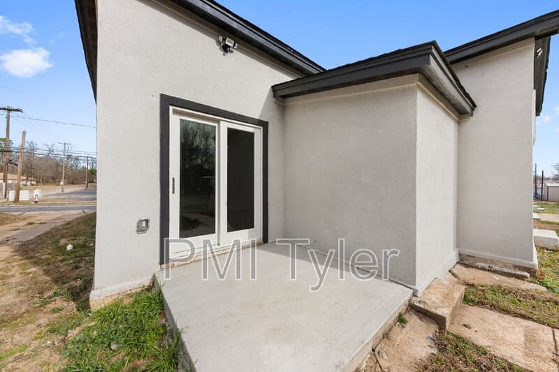 Paris House: 1269 Bonham Street