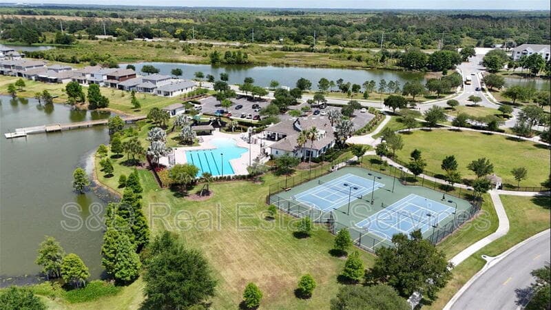 Lakeland House: 2238 Caspian Dr