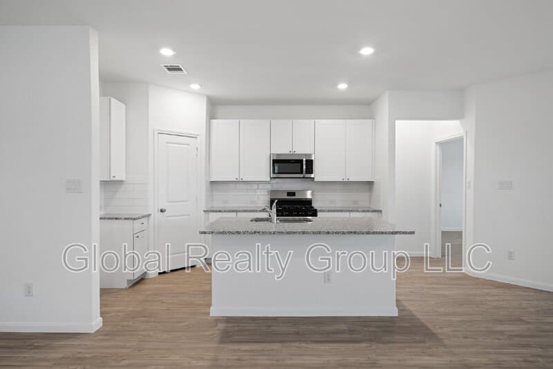 Seguin House: 9105 Navarro Vis
