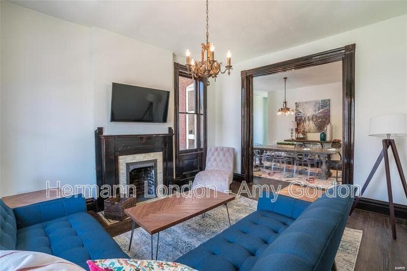 Saint Louis House: 3922 Castleman Avenue,