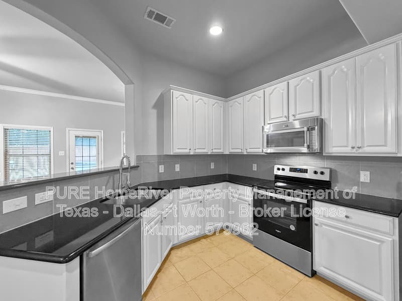 Allen Townhome: 1175 Sophia St