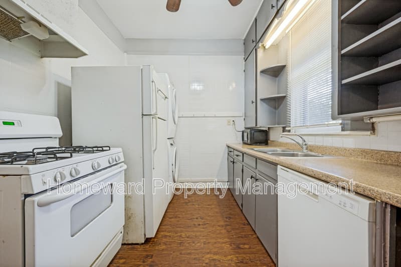 Denton Condo: 904 West Hickory Street - B
